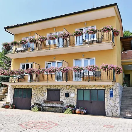 Apartment In 34158